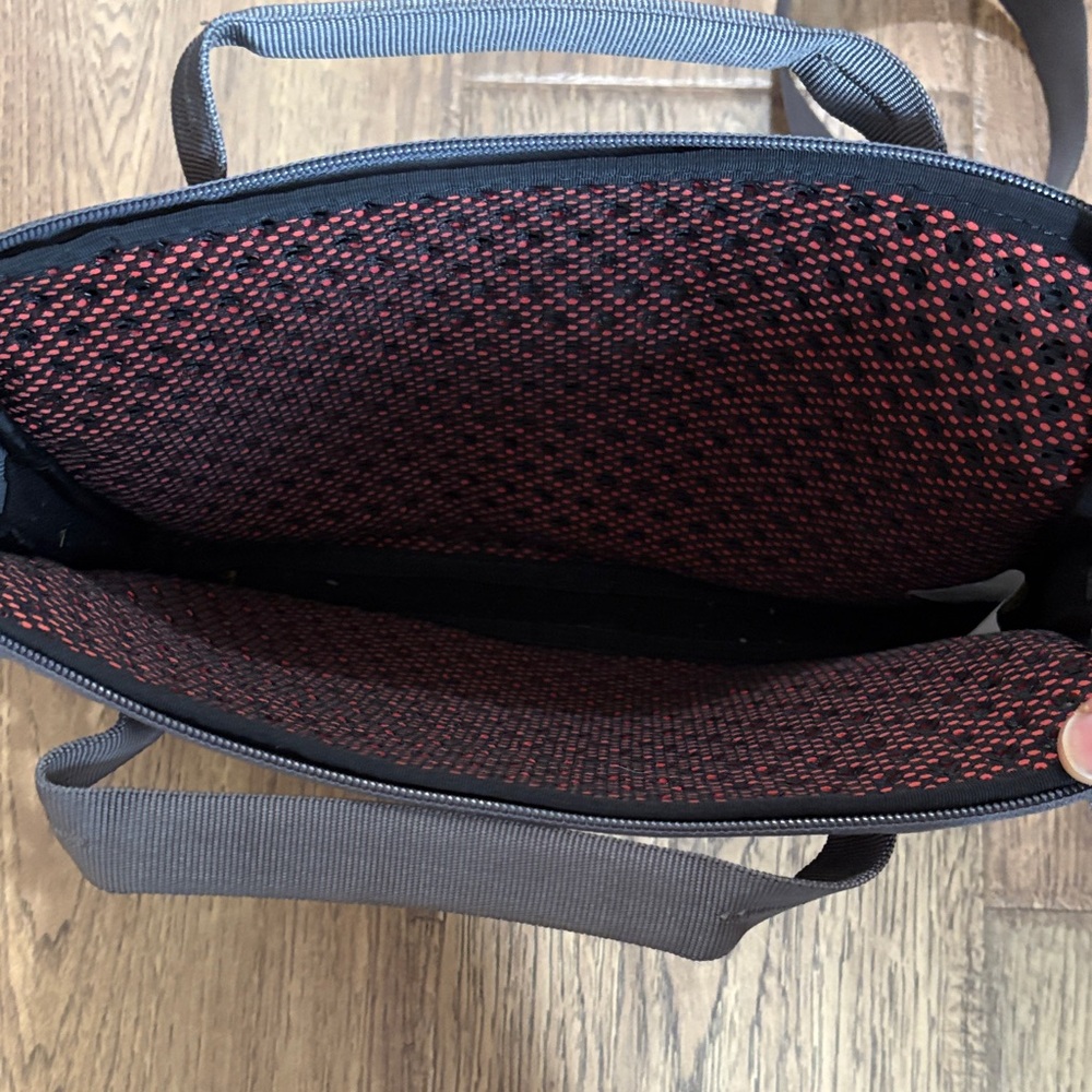 Timbuk2 Black and Gray Shoulder 9” x 12” Tablet Bag - Picture 5 of 10